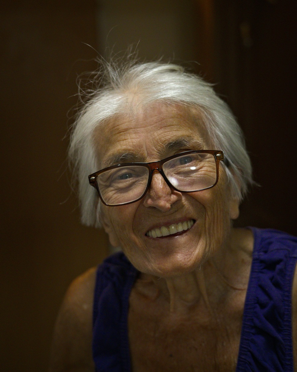 Voksen kvinde smiler